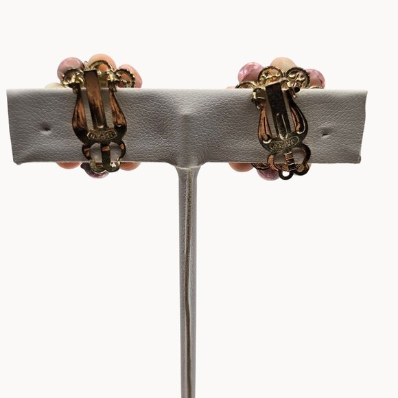 Vtg Pink/White Gold-Tone Clip-On Beaded Cluster Earrings Retro Party Fun Spring - Picture 2 of 8